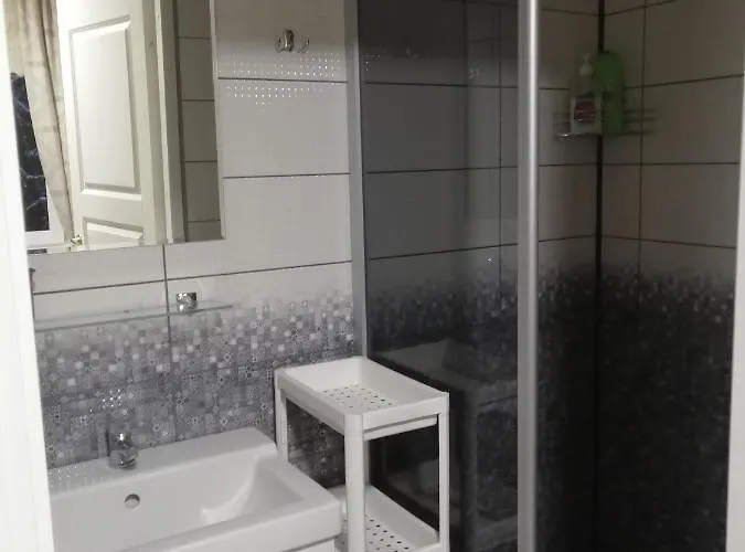 By The Park * אימטרה